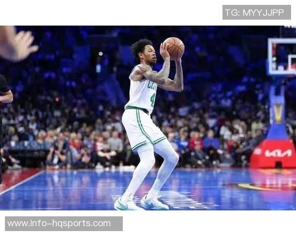 西蒙斯与普理查德联手发威半场三分雨助力球队28分狂潮 西蒙斯与普理查德联手发威半场三分雨助力球队28分狂潮